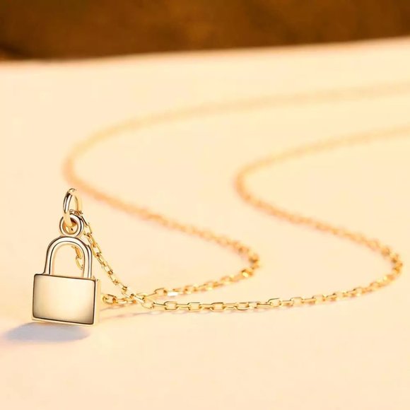 ⚠️SOLD OUT⚠️18K Gold Plated Padlock Necklace - Picture 3 of 9